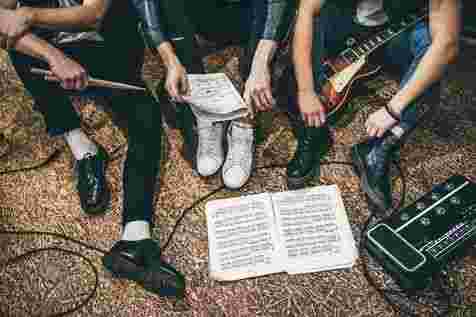 Fenomena Musik Indie Di Kalangan Anak Muda - Kemajuan Nada Indie di Golongan Anak Belia: Mengapa Nada Pengganti