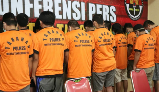 Polisi Gerebek Pabrik Ekstasi Rumahan