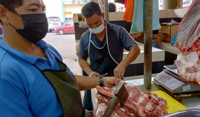 Mencuri Menggonggong 20 Bongkah Daging Lembu Panggang