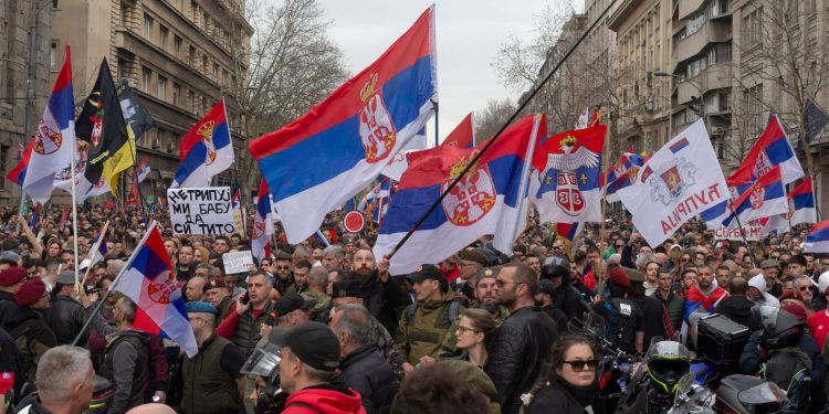 Protes Antipemerintah Massal Melanda Ibu Kota Serbia: Analisis Komprehensif dan Mendalam