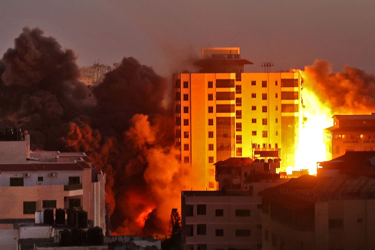Serangan Udara Israel Hancurkan Infrastruktur Nuklir Iran, Ratusan Tewas
