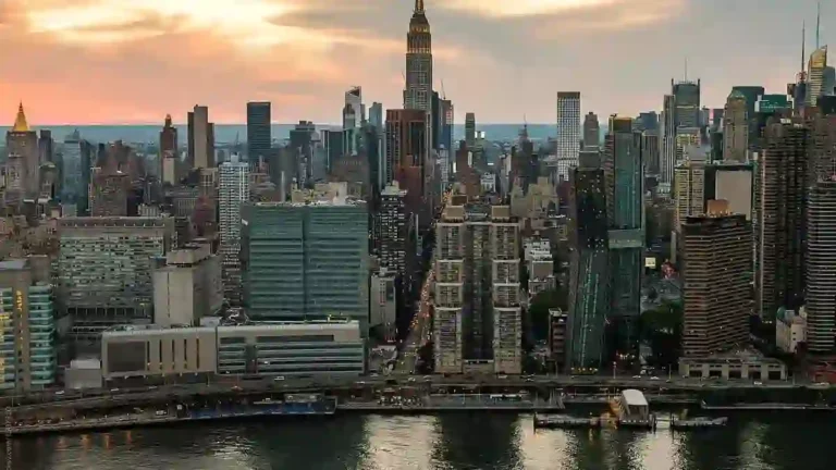 Perlombaan kasino di New York memasuki fase kritis karena proposal-proposal utama menghadapi pengawasan publik dan komite