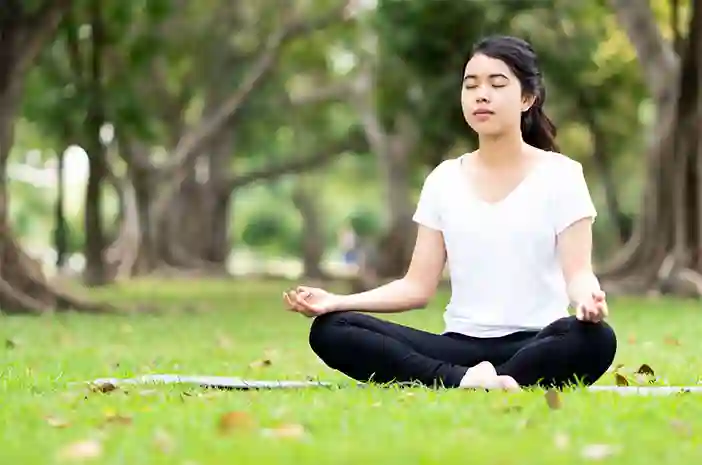 Yoga Rutin Membantu Mengurangi Rasa Cemas - Rasa takut merupakan pengalaman yang nyaris seluruh orang sempat natural.