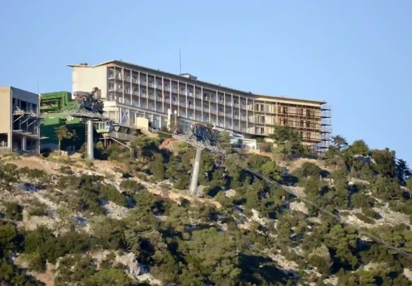 Yunani memperpanjang batas waktu relokasi Kasino Mont Parnes hingga 2028