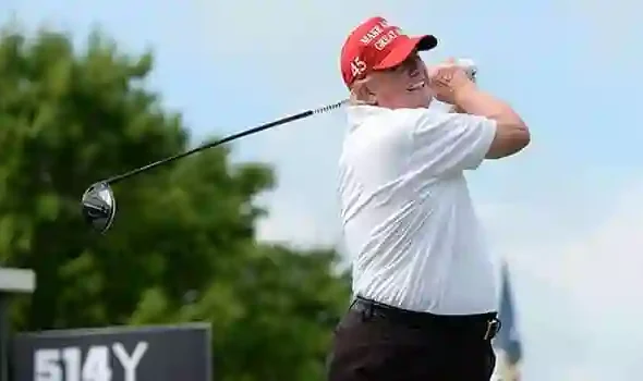 Trump Hadiahkan Putter Golf Mendiang PM Jepang Shinzo Abe dari PM Baru Jepang