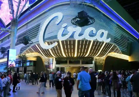 Tiga kasino di pusat kota Las Vegas akan menerima dolar Kanada dengan nilai setara dengan mata uang AS