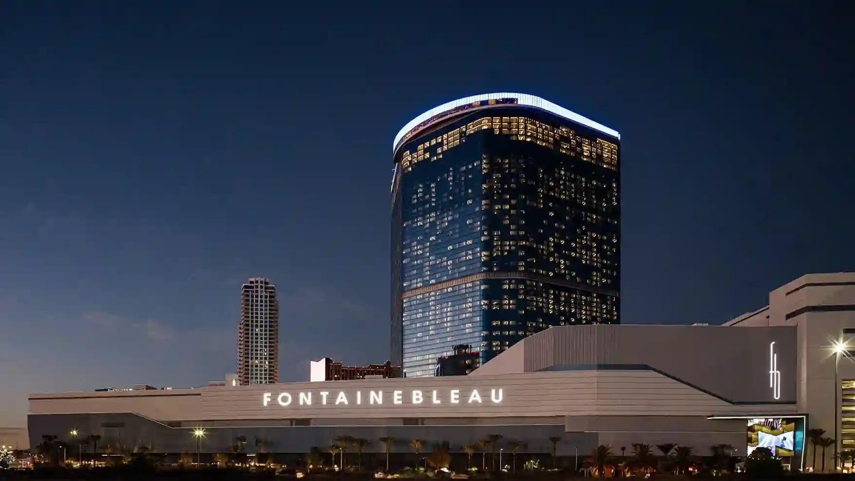 Fontainebleau melanjutkan penawaran parkir mandiri gratis untuk pengemudi di Nevada hingga 31 Mei